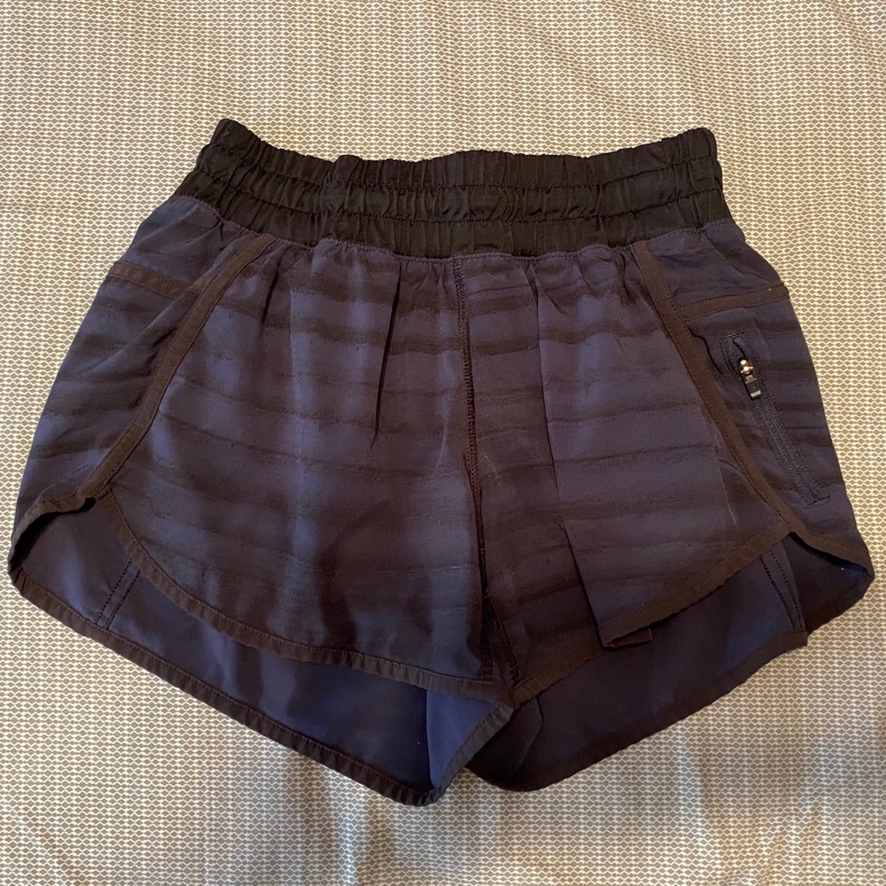Lululemon Women’s Shorts Size 6.